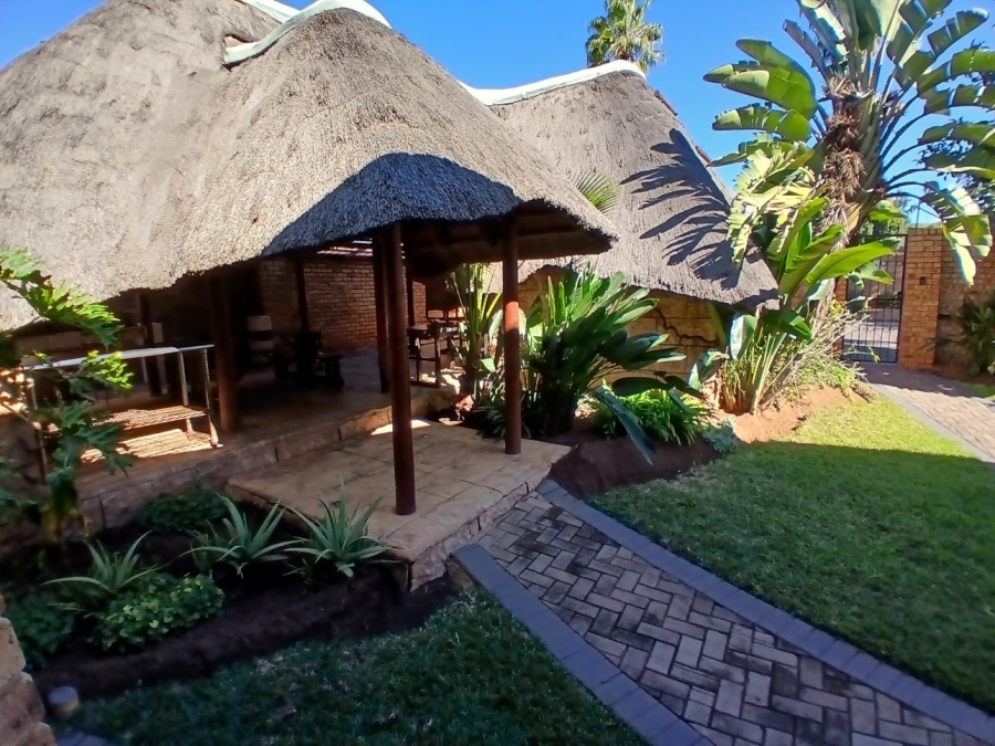To Let 6 Bedroom Property for Rent in Bodorp North West